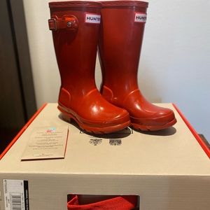 ***BRAND NEW HUNTER BOOTS***